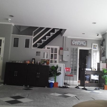 Taylor'S Guesthouse Hua Hin Exterior photo