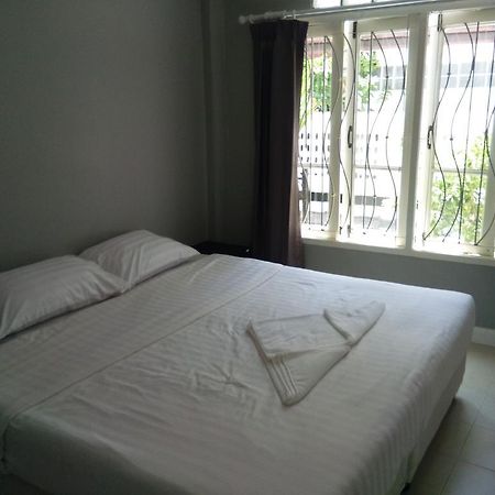 Taylor'S Guesthouse Hua Hin Exterior photo