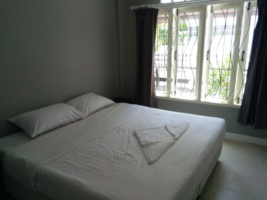 Taylor'S Guesthouse Hua Hin Exterior photo