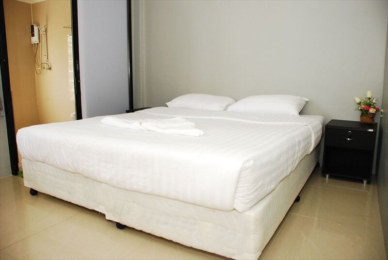 Taylor'S Guesthouse Hua Hin Exterior photo